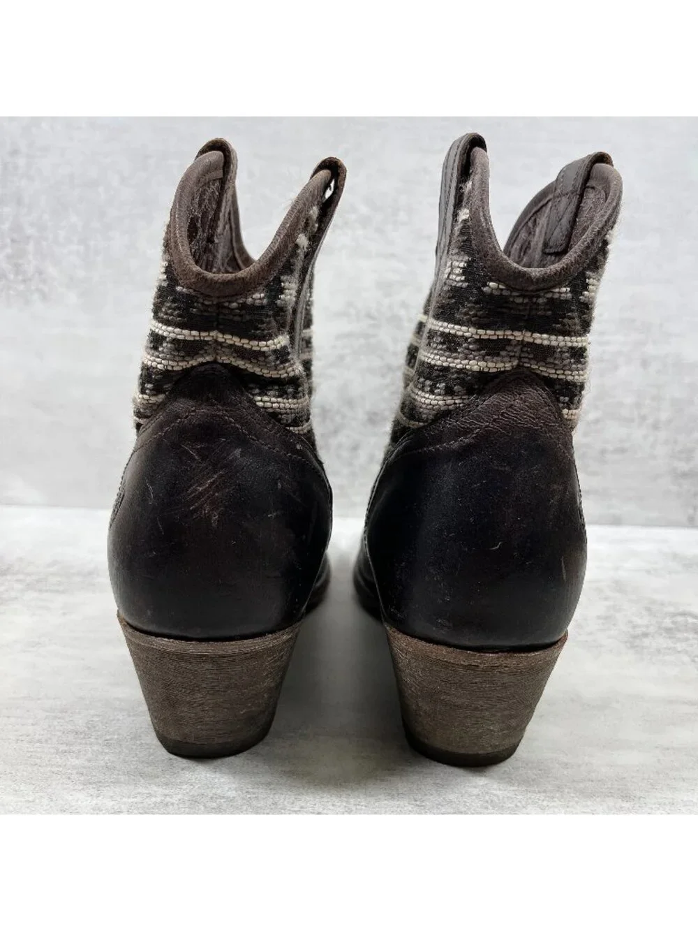 Ariat meadow aztec